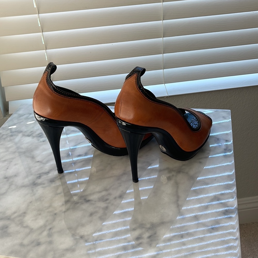 Dolce Gabbana Vero cuoio  Open Toe brown/ black color leather Heels. Size 39- 9” - Picture 3 of 16